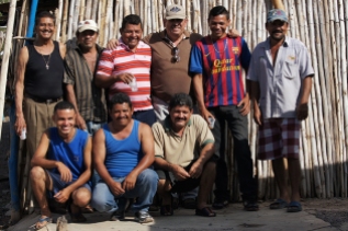 Cristóbal Sánchez con el equipo del cocuy en Las Guitarritas