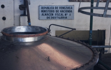 Detalle del antiguo sistema de destilacion de caña de azúcar, de la destilería La Providencia