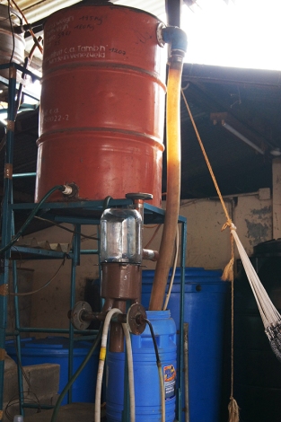 Detalle del sistema de destilación de cocuy El Balsamal